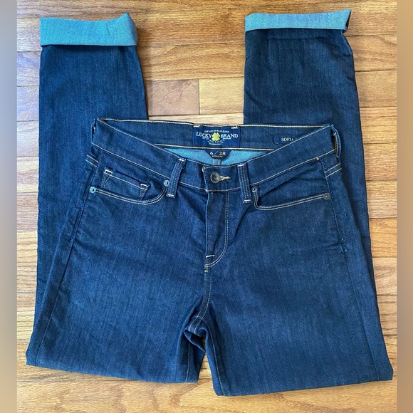Size 6 Lucky Brand Jeans - Picture 1 of 3